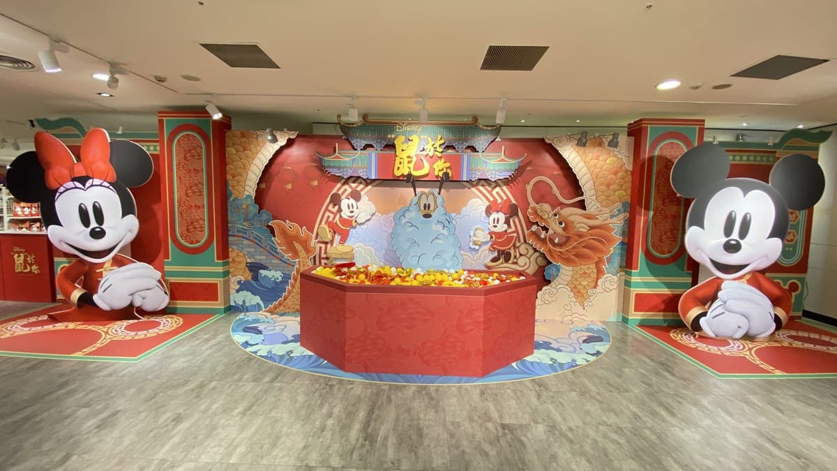搶迪士尼「褔袋」!「鼠於你期間限定店」在台中,4款巨型米奇、米妮免費拍 搶迪士尼「褔袋」!「鼠於你期間限定店」在台中,4款巨型米奇、米妮免費拍