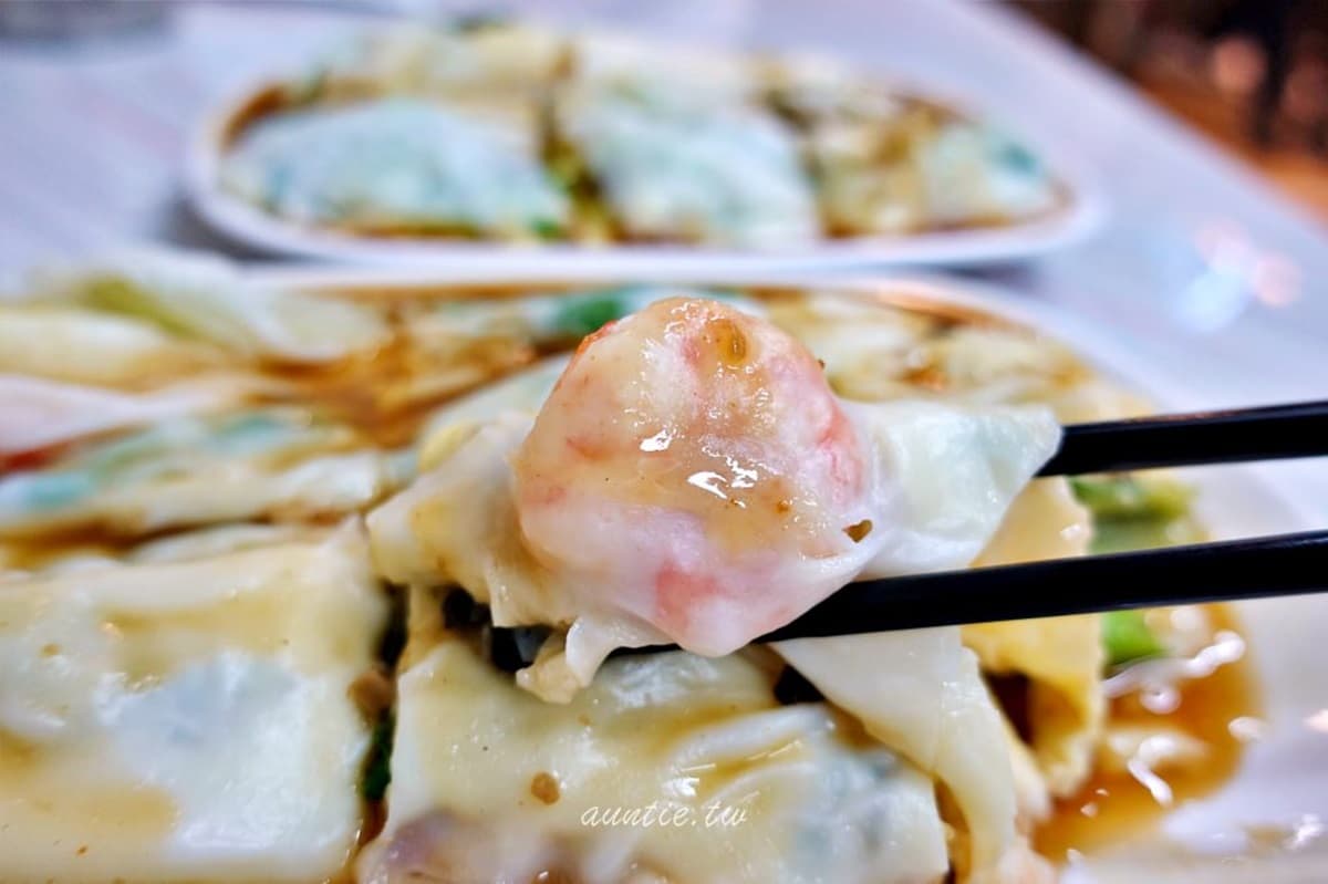 【新開店】捷運隱藏版小吃！石磨腸粉「皮薄醬香」看得到蝦仁，起司牛肉「一夾就爆」