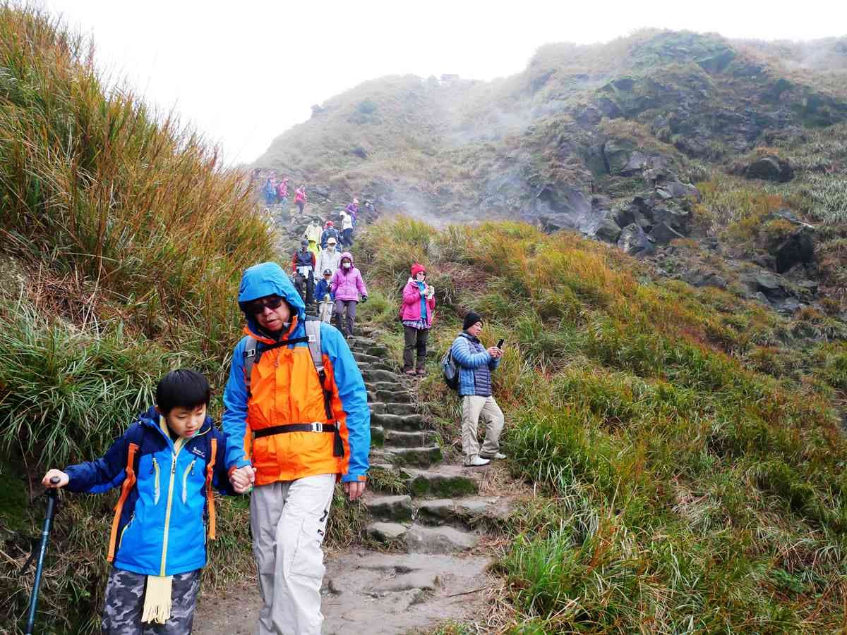 台灣唯一火山步道,台北最高峰七星山輕鬆登頂路線,幼稚園小孩都能走 台灣唯一火山步道,台北最高峰七星山輕鬆登頂路線,幼稚園小孩都能走