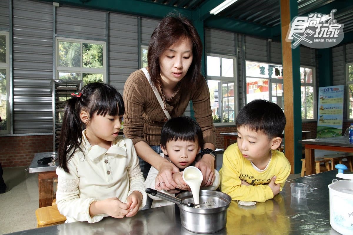 寒假遛小孩首選!全台12個動物系休閒農場,餵鹿、看鸚鵡耍寶還能玩滑草 寒假遛小孩首選!全台12個動物系休閒農場,餵鹿、看鸚鵡耍寶還能玩滑草