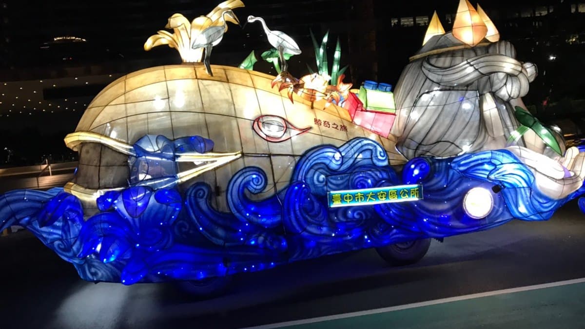 行李款好衝台中囉!元宵燈會「29花燈車燈區」超Q萌,這展區最接地氣 行李款好衝台中囉!元宵燈會「29花燈車燈區」超Q萌,這展區最接地氣