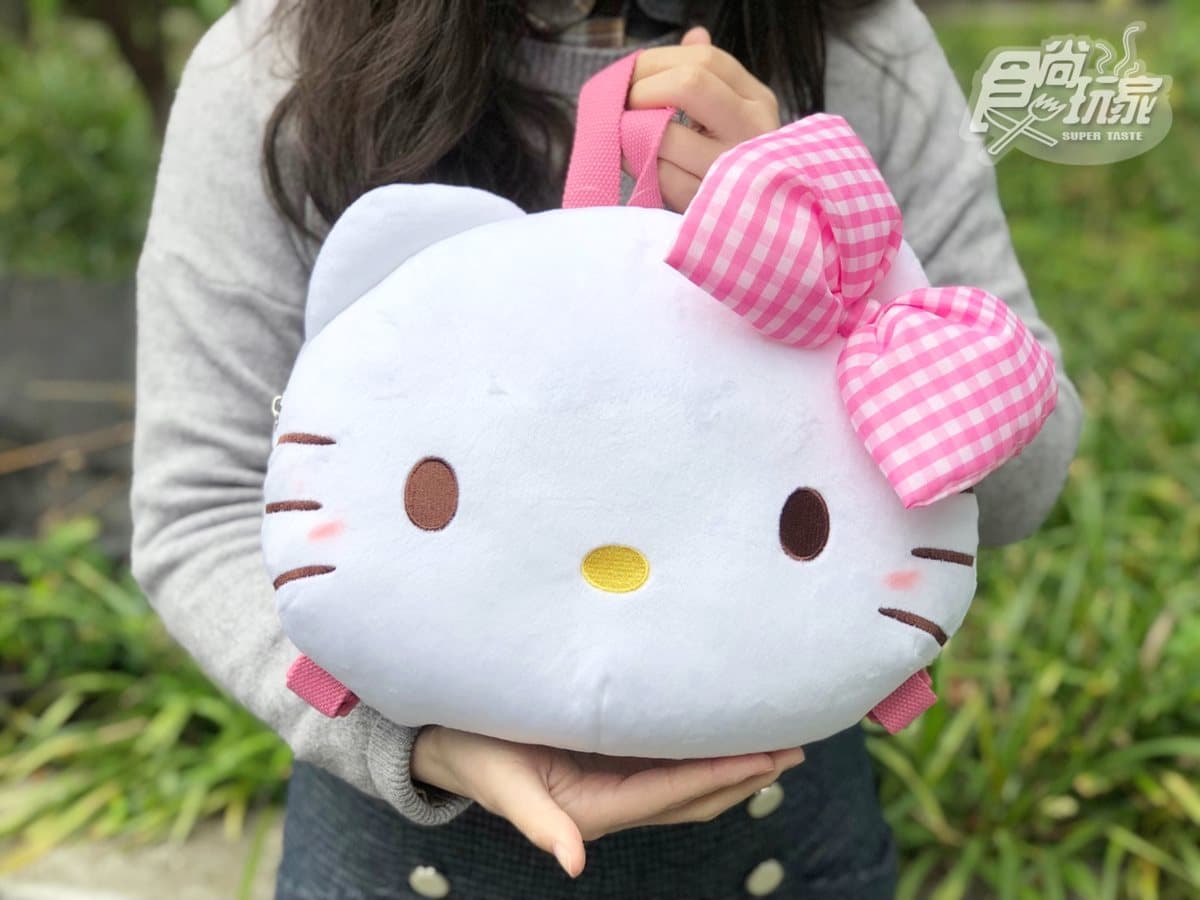 快衝小七！4款金莎情人節限定先搶Hello Kitty後背包，還能當抱枕