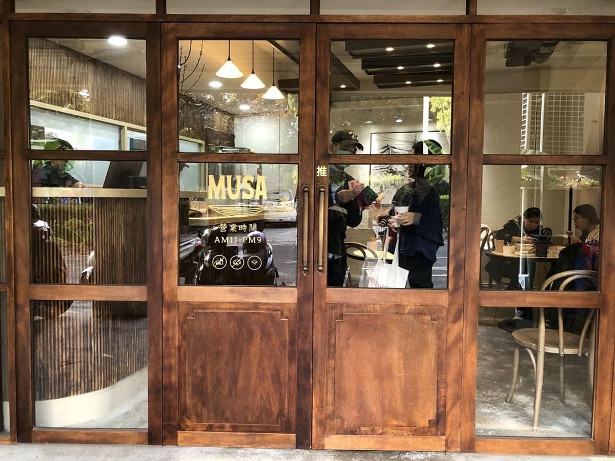 【新開店】泰國傳統水上美食「黑湯船麵」現身台南，血大骨熬出「黑濃香湯」是亮點