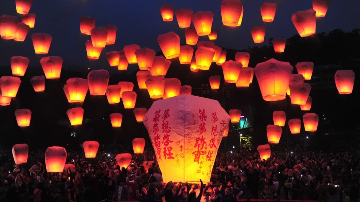 都亮了!全台10大元宵燈會:「起司鼠、米奇燈」吸睛,「大白貓、蒲公英燈」也好拍 都亮了!全台10大元宵燈會:「起司鼠、米奇燈」吸睛,「大白貓、蒲公英燈」也好拍