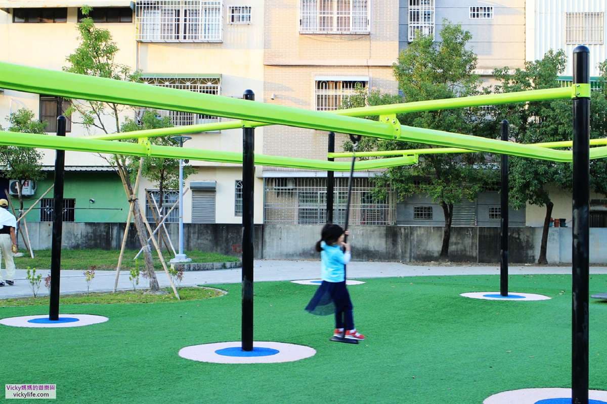屏東新共融公園發現「傑克樹屋」,6種溜滑梯、沙坑、飛翔滑軌太好玩 屏東新共融公園發現「傑克樹屋」,6種溜滑梯、沙坑、飛翔滑軌太好玩