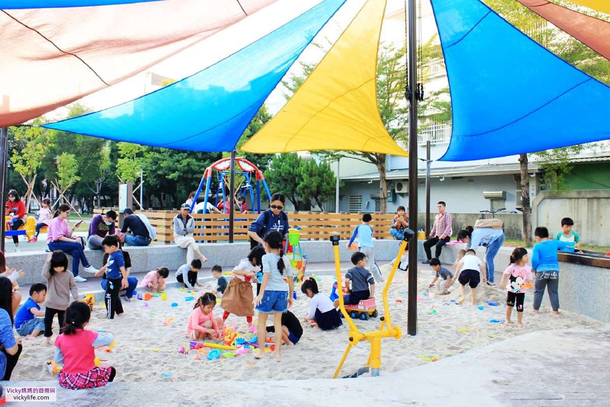 屏東新共融公園發現「傑克樹屋」,6種溜滑梯、沙坑、飛翔滑軌太好玩 屏東新共融公園發現「傑克樹屋」,6種溜滑梯、沙坑、飛翔滑軌太好玩