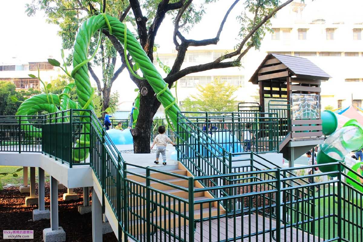 屏東新共融公園發現「傑克樹屋」,6種溜滑梯、沙坑、飛翔滑軌太好玩 屏東新共融公園發現「傑克樹屋」,6種溜滑梯、沙坑、飛翔滑軌太好玩