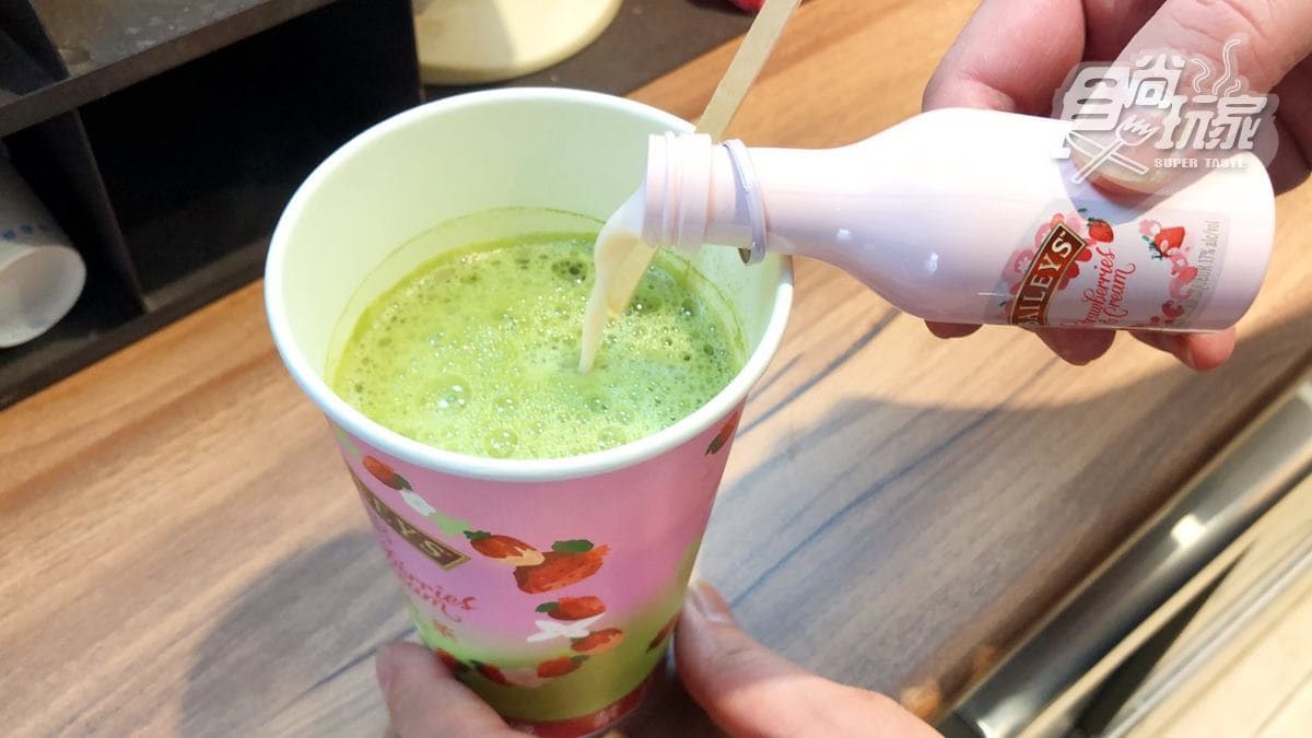 不必衝好市多！「貝禮詩草莓奶酒」超商就能喝，推草莓奶酒抹茶、草莓奶酒冰沙