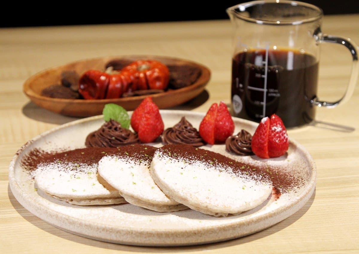 【新開店】最新IG打卡景點！絕美「清水模咖啡館」在台北，必點九州鬆餅