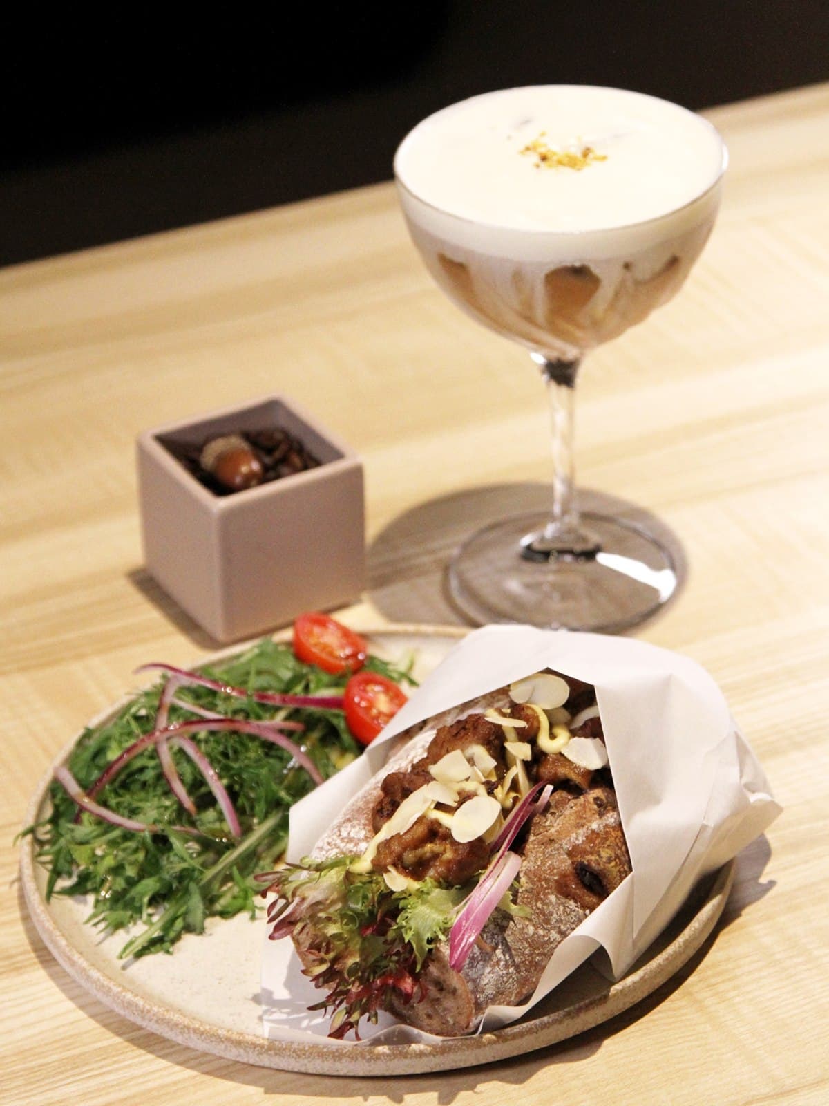 【新開店】最新IG打卡景點！絕美「清水模咖啡館」在台北，必點九州鬆餅