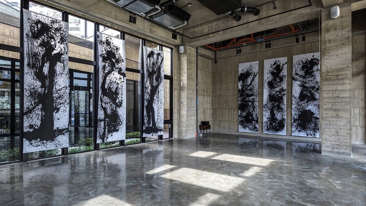 【新開店】最新IG打卡景點！絕美「清水模咖啡館」在台北，必點九州鬆餅