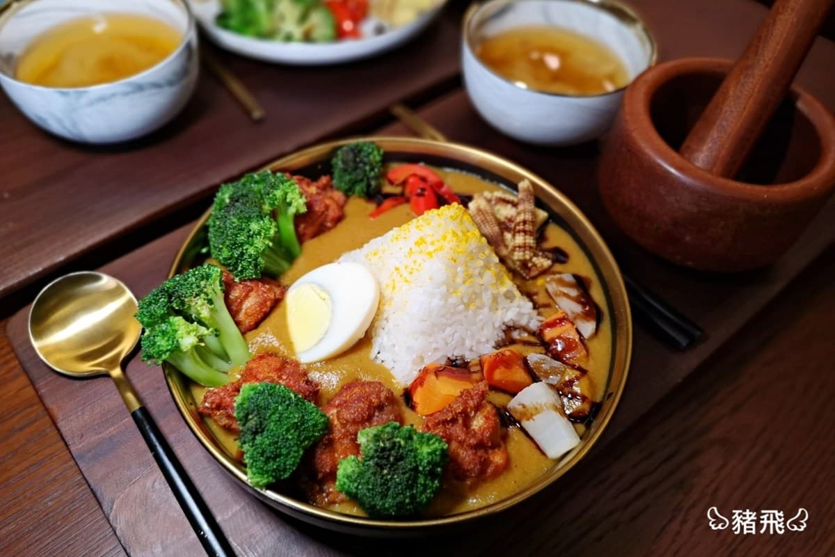 嘉義72年老屋咖哩店！阿里山日出變咖哩飯，還能泡腳吃甜點