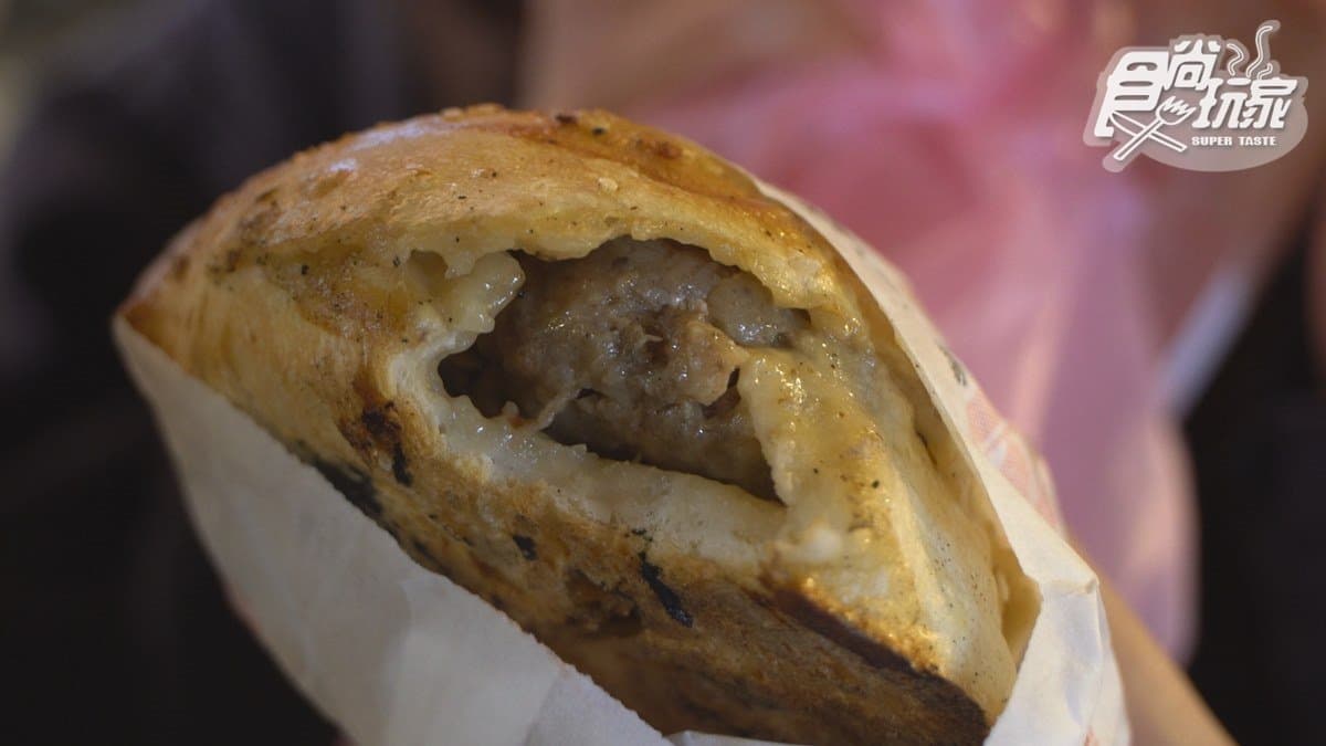 外國人挑戰迺「饒河夜市」！老饕都吃這6攤：金鋼狼也愛臭豆腐、米其林級胡椒餅