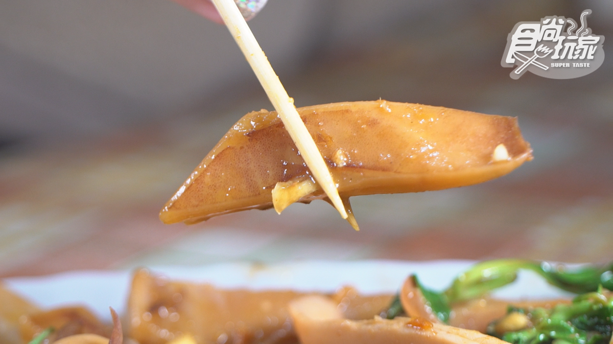 外國人挑戰迺「饒河夜市」！老饕都吃這6攤：金鋼狼也愛臭豆腐、米其林級胡椒餅