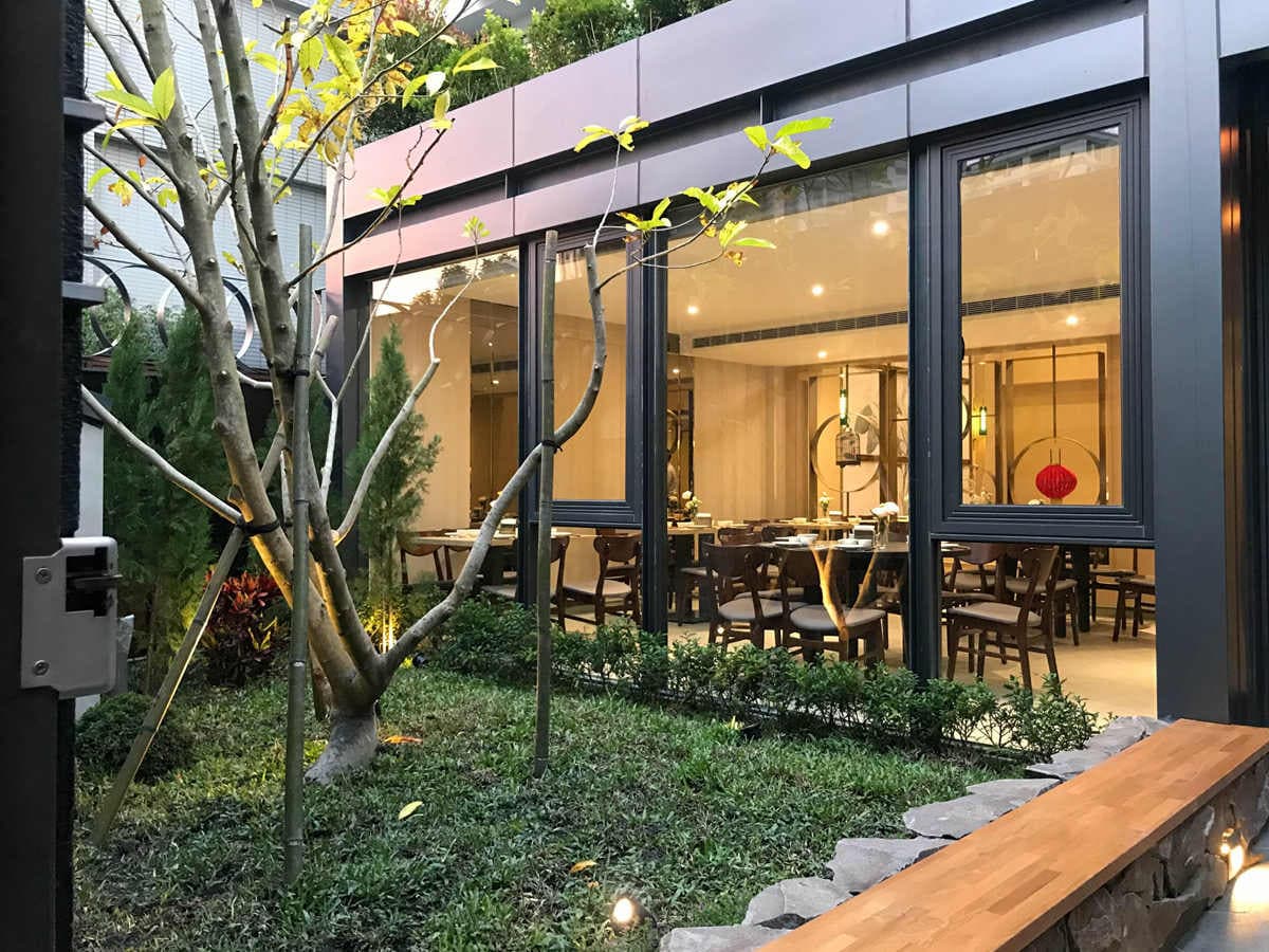 【新開店】用餐打卡竟然送「芋頭香酥鴨」，台中北屯台菜餐廳像在祕境裡吃飯