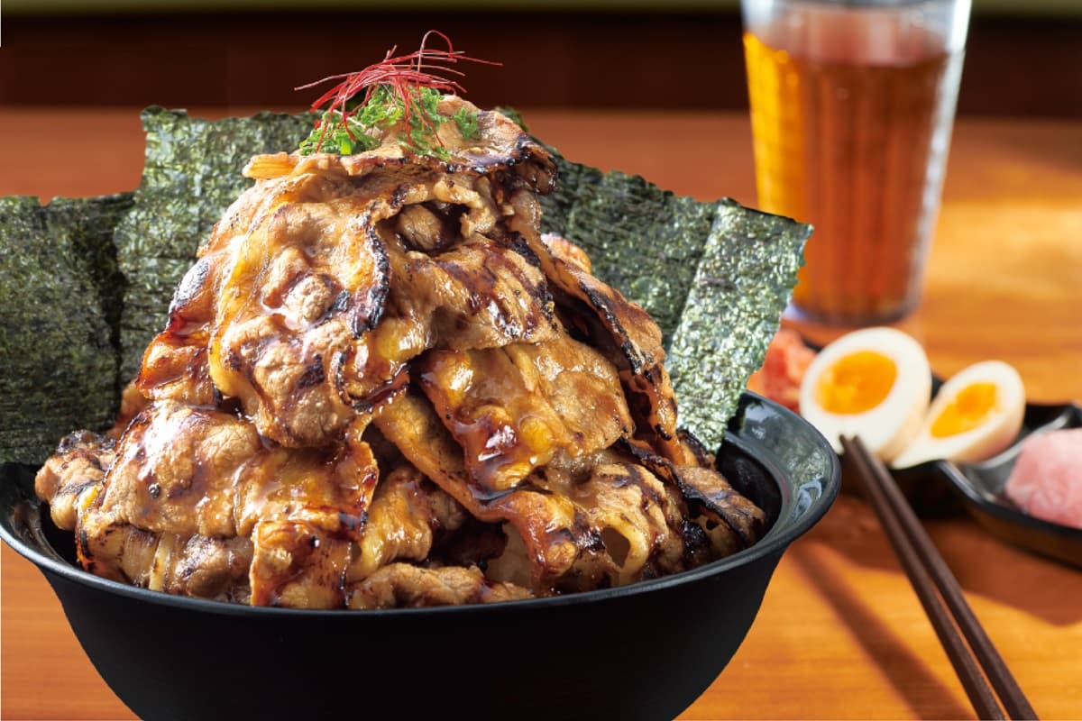 比手搖飲便宜！超好拍「燒肉小山」丼飯只要29元，只有這天快衝
