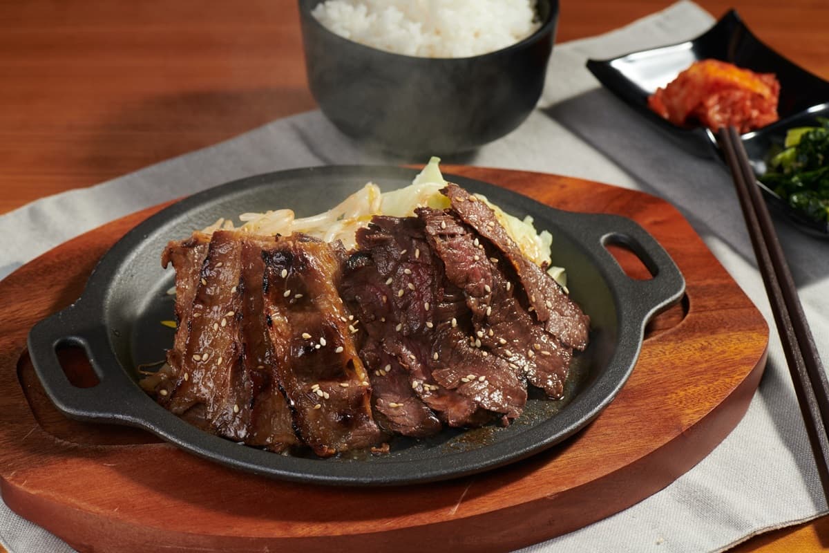 比手搖飲便宜！超好拍「燒肉小山」丼飯只要29元，只有這天快衝