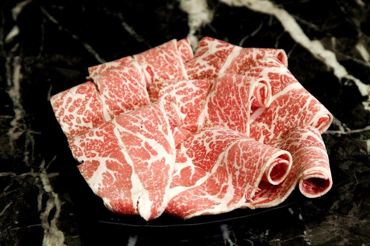 【新開店】獨創魷魚螺肉蒜鍋底！超狂鍋物吃到飽558元起，和牛、牛舌任你吃