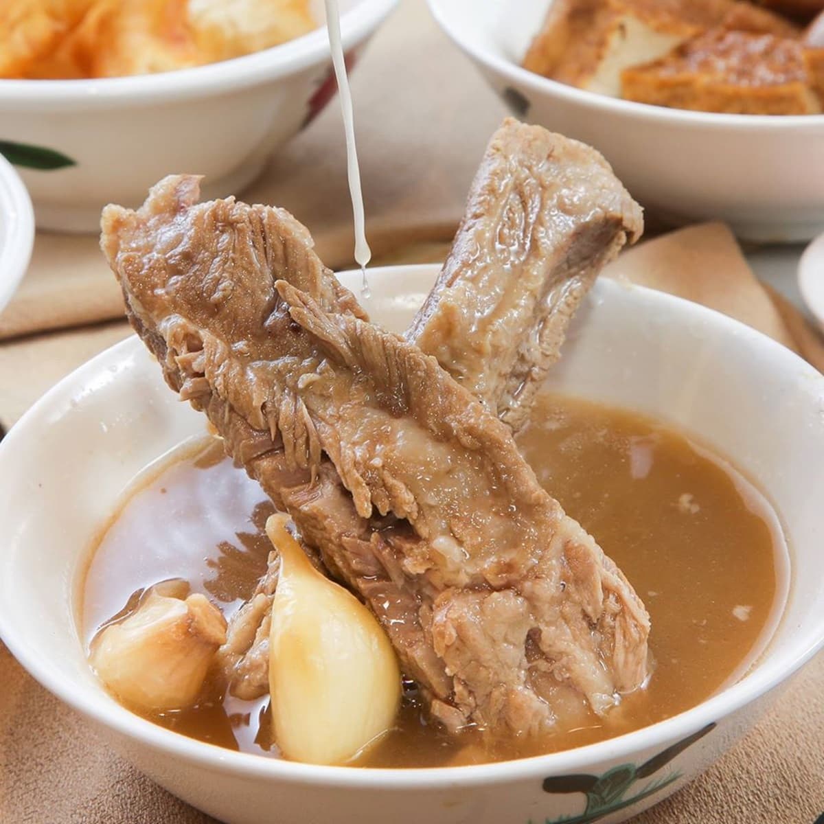 「姓黃的」站出來！對中姓名「整個月不限次數」免費吃肉骨茶