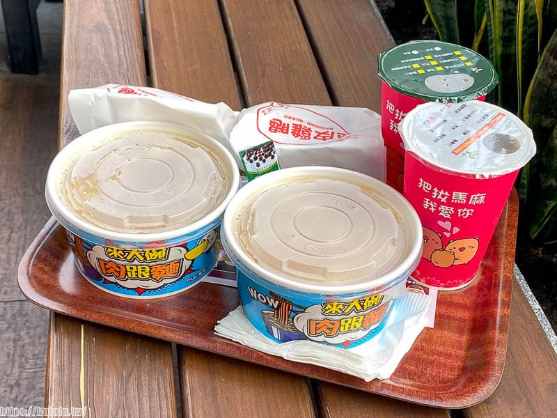 100元有找!丹丹漢堡超狂「炸雞+肉羹麵」套餐,只有南部人才能吃 100元有找!丹丹漢堡超狂「炸雞+肉羹麵」套餐,只有南部人才能吃