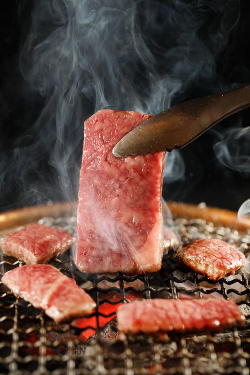 肉控快衝！鐵板牛排「4人同行2人免費」，加碼這3天「啤酒無限暢飲」