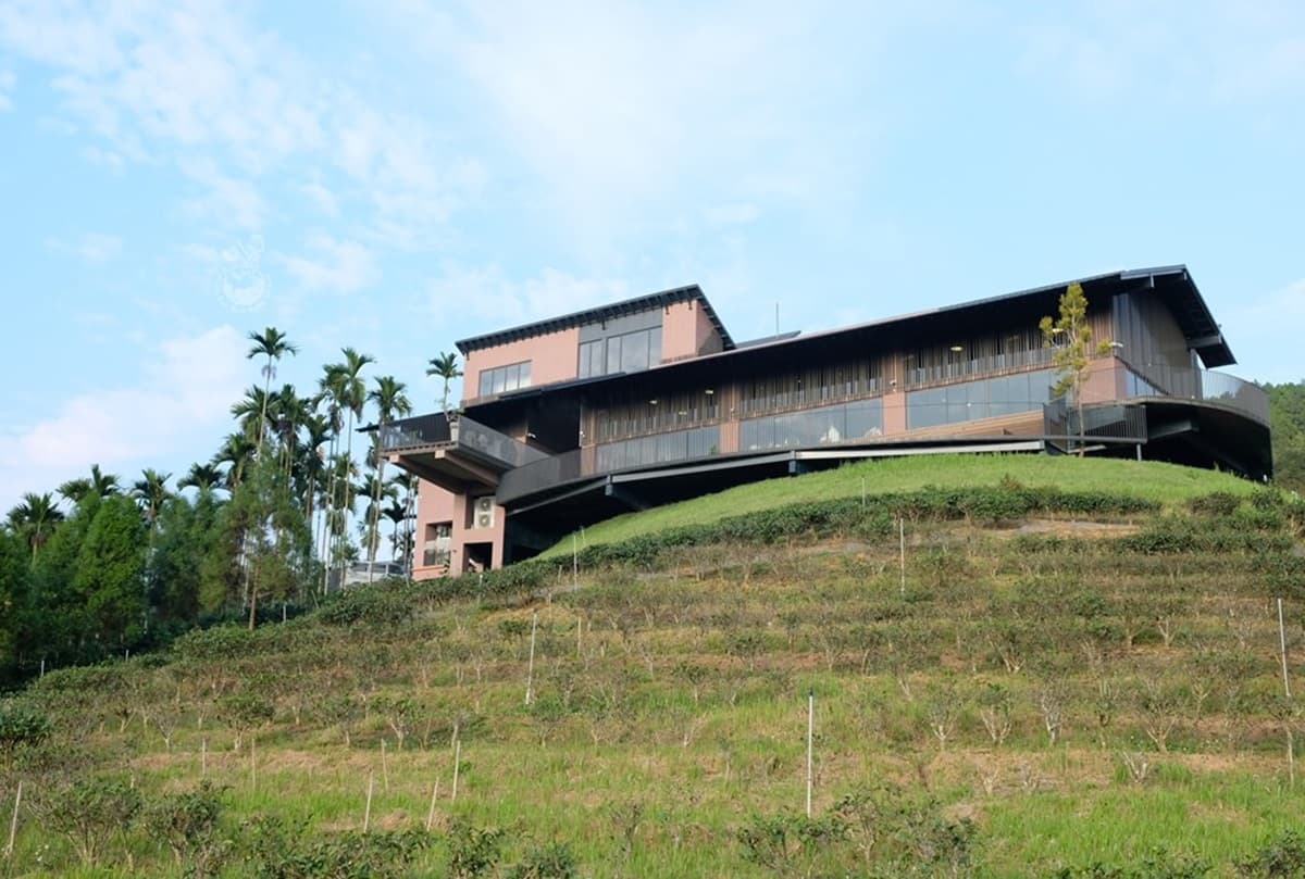 【全台28大綠色祕境】中台灣「異國系」景點6選:迷你富士山、巧克力色森林、千尋隧道 【全台28大綠色祕境】中台灣「異國系」景點6選:迷你富士山、巧克力色森林、千尋隧道