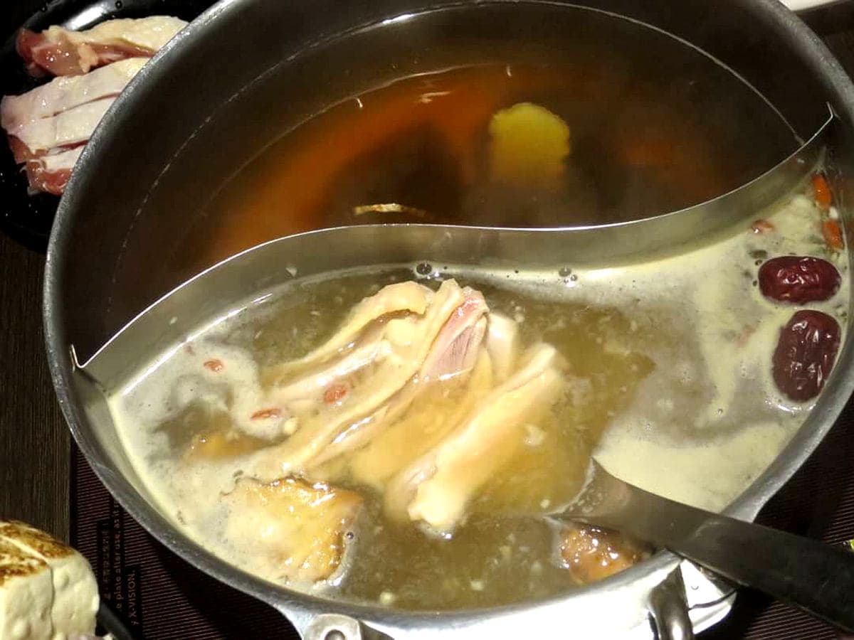 1800克肉+14隻白蝦,每人不到250元!肉多多火鍋也能外帶還加送「一斤肉」 1800克肉+14隻白蝦,每人不到250元!肉多多火鍋也能外帶還加送「一斤肉」
