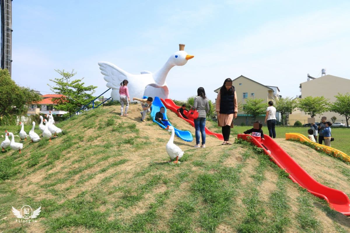 我的老天「鵝」！雲林免費親子新景點，旋轉「木鵝」太逗趣，還有白鵝溜滑梯