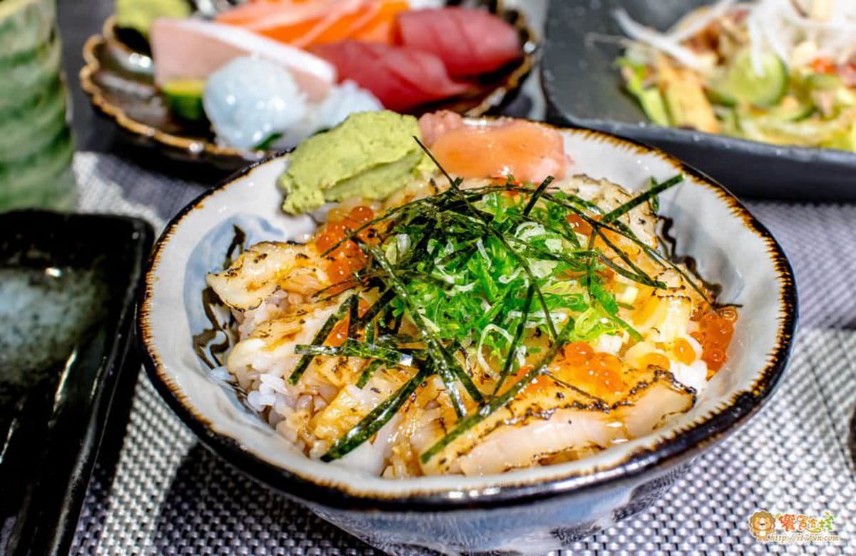 料比飯多！高雄7家澎派系丼飯：奶香鮭魚肚、北海道大干貝、水波蛋牛五花