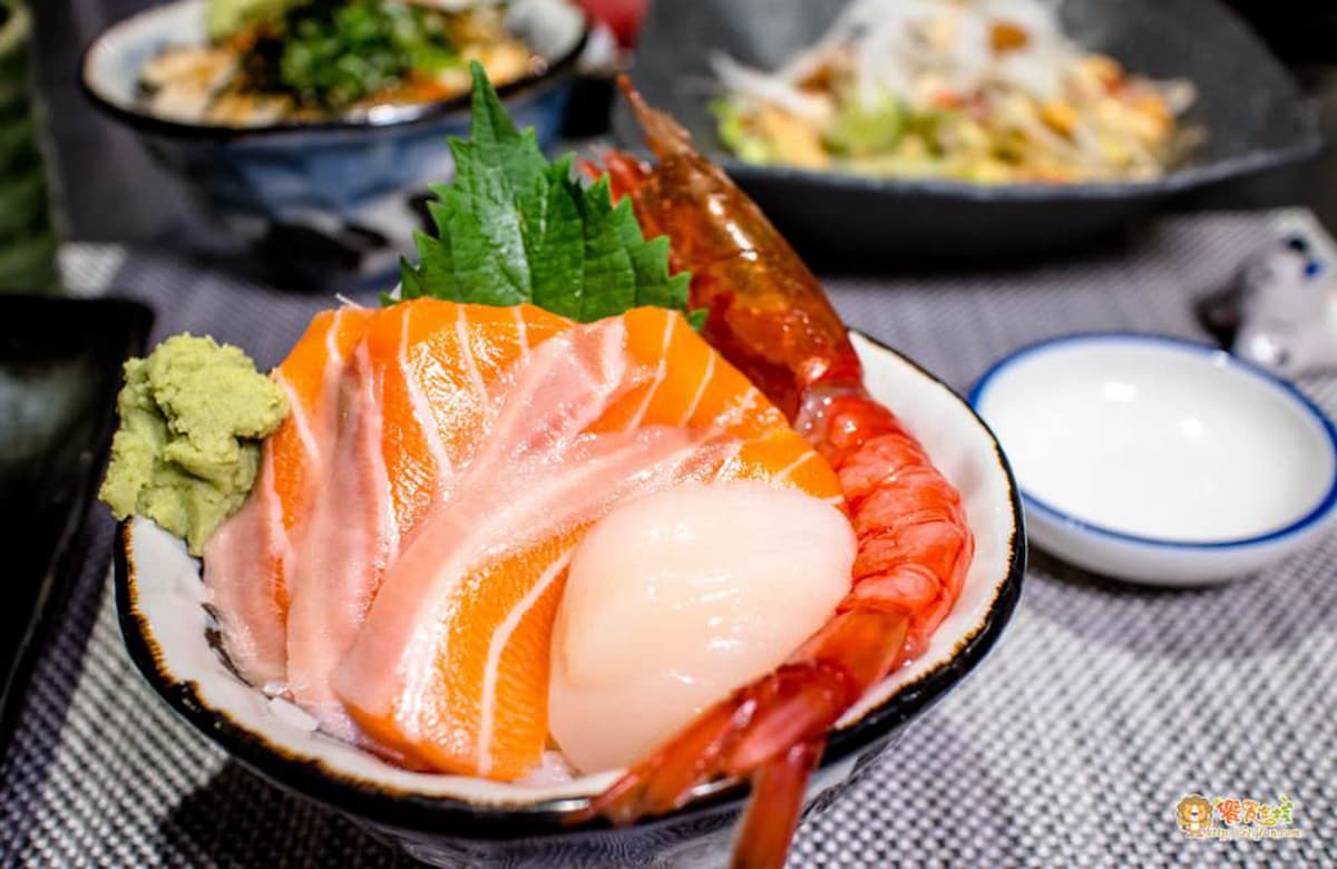 料比飯多！高雄7家澎派系丼飯：奶香鮭魚肚、北海道大干貝、水波蛋牛五花
