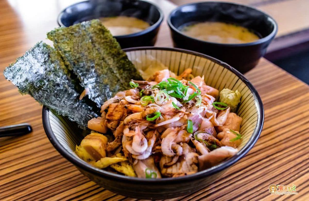 料比飯多！高雄7家澎派系丼飯：奶香鮭魚肚、北海道大干貝、水波蛋牛五花
