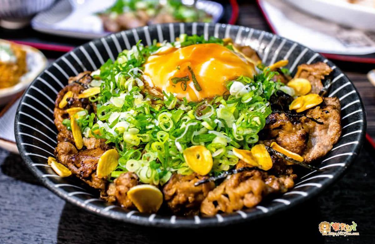 料比飯多！高雄7家澎派系丼飯：奶香鮭魚肚、北海道大干貝、水波蛋牛五花