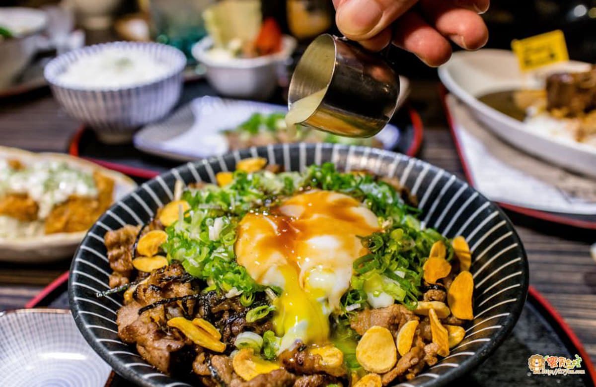 料比飯多！高雄7家澎派系丼飯：奶香鮭魚肚、北海道大干貝、水波蛋牛五花