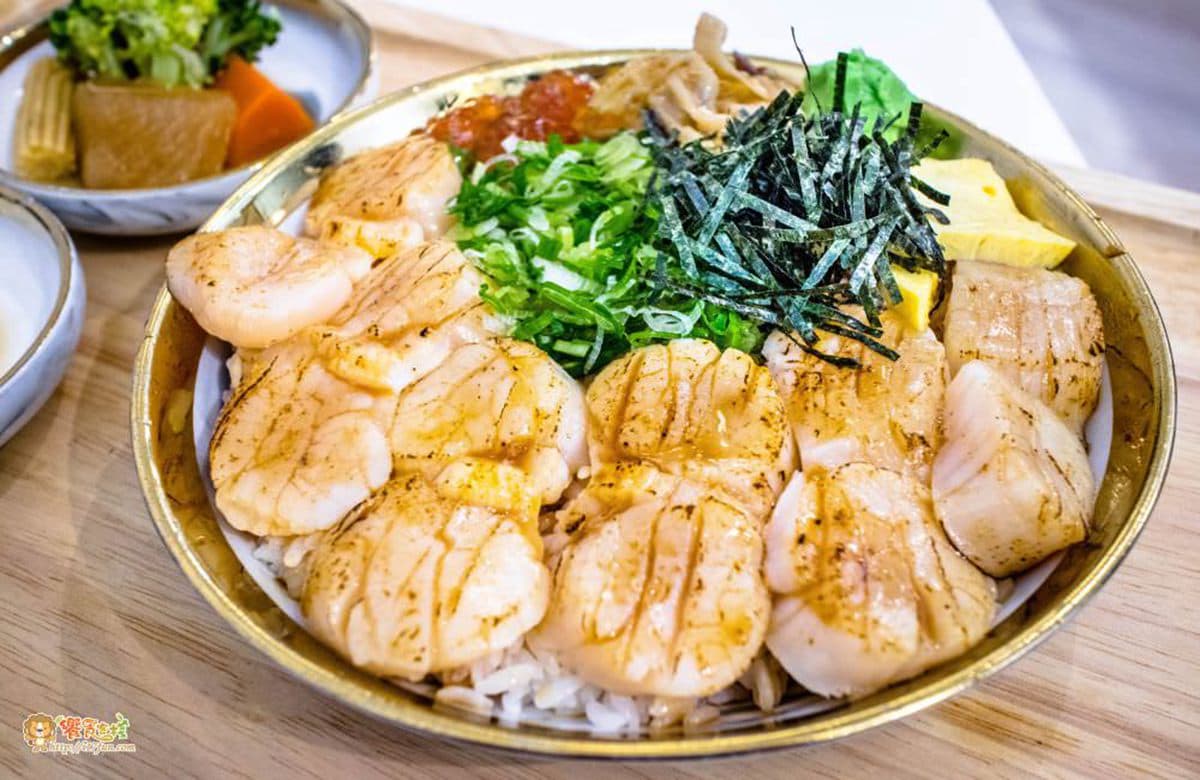 料比飯多！高雄7家澎派系丼飯：奶香鮭魚肚、北海道大干貝、水波蛋牛五花