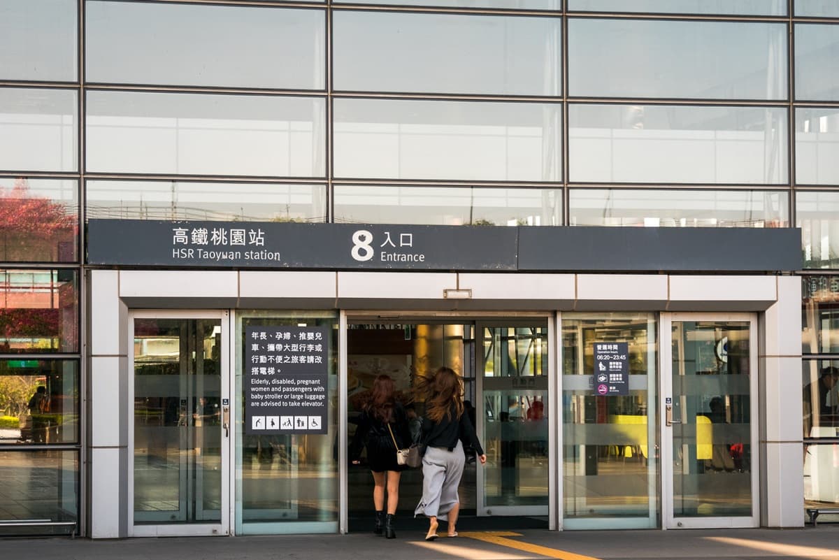 搭高鐵注意!這天起全面量體溫「37.5℃↑」不可上車,高溫退票「不收手續費」 搭高鐵注意!這天起全面量體溫「37.5℃↑」不可上車,高溫退票「不收手續費」