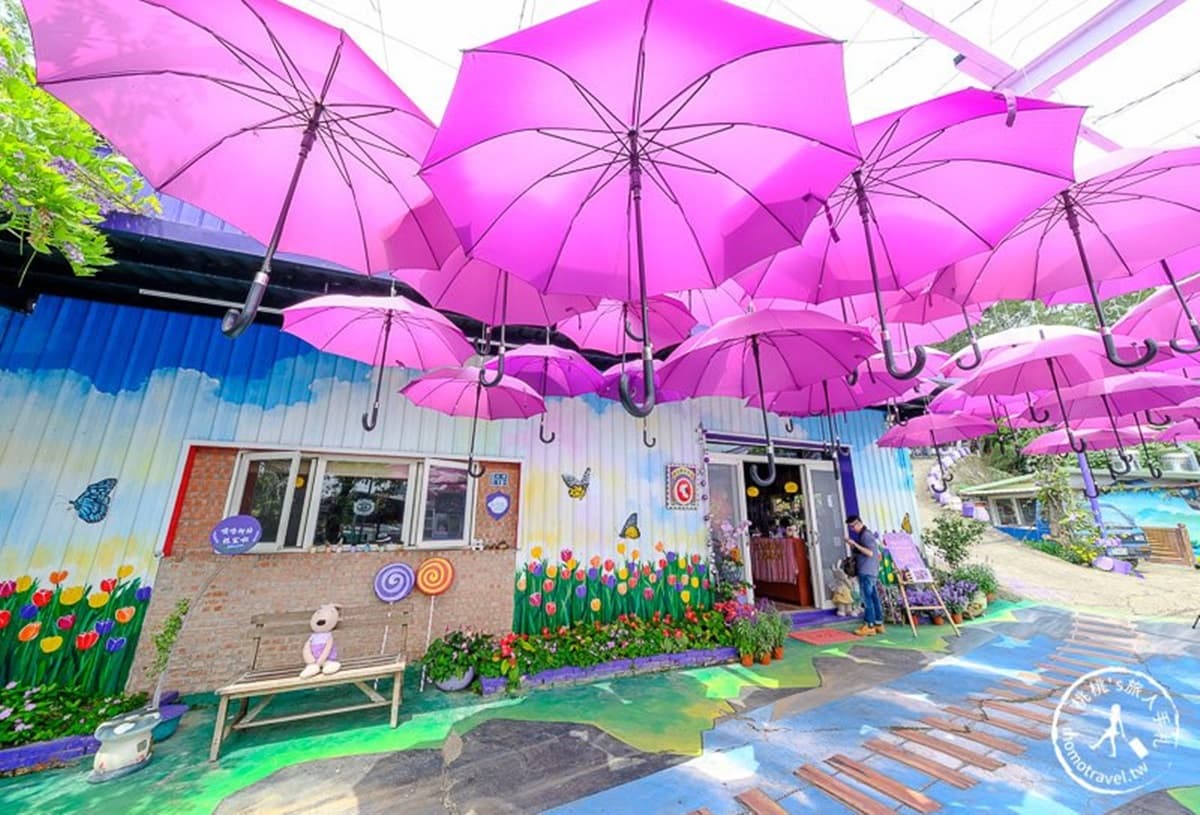 紫色控會愛!超繽紛園區必拍糖果小屋、紫藤花隧道,「雨傘大街」不用濾鏡就超美 紫色控會愛!超繽紛園區必拍糖果小屋、紫藤花隧道,「雨傘大街」不用濾鏡就超美