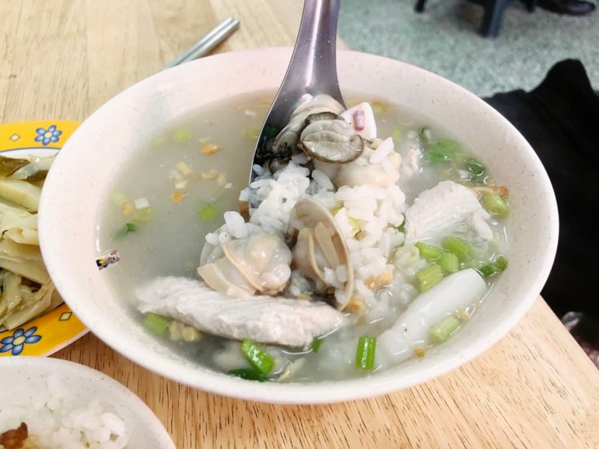 從台式吃到日式！台中人都在推「向上市場」周邊這7間：煙燻鴨香飯、薄切燒牛肉飯