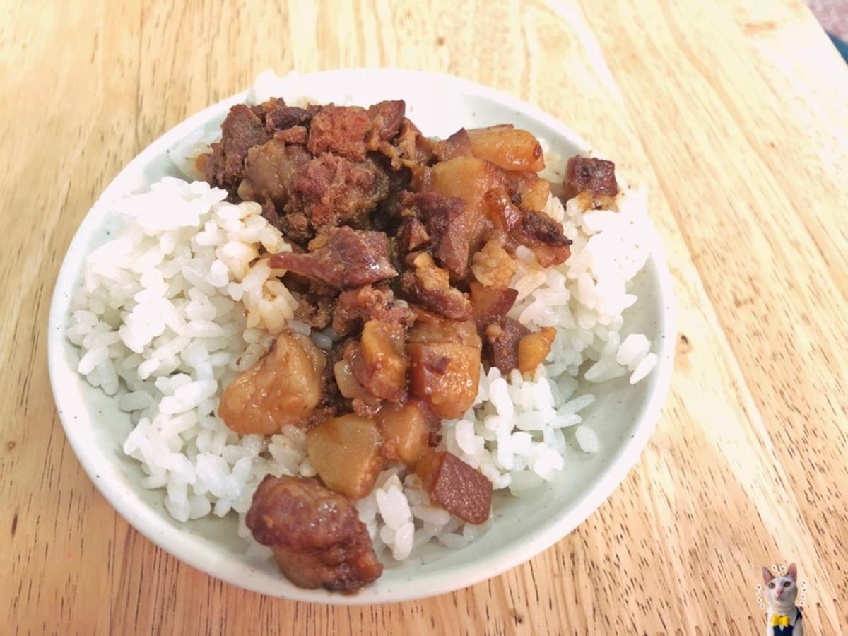 從台式吃到日式！台中人都在推「向上市場」周邊這7間：煙燻鴨香飯、薄切燒牛肉飯