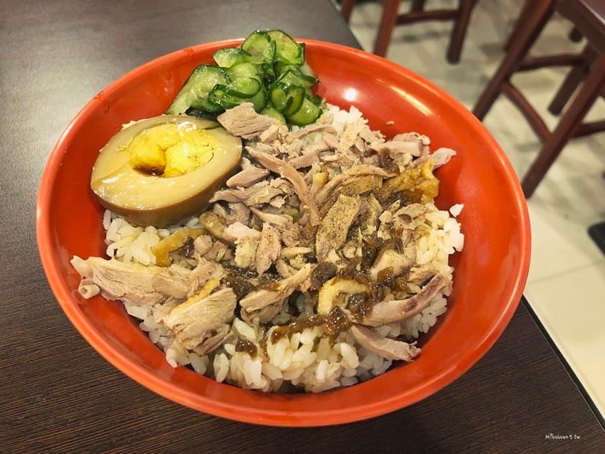 從台式吃到日式！台中人都在推「向上市場」周邊這7間：煙燻鴨香飯、薄切燒牛肉飯