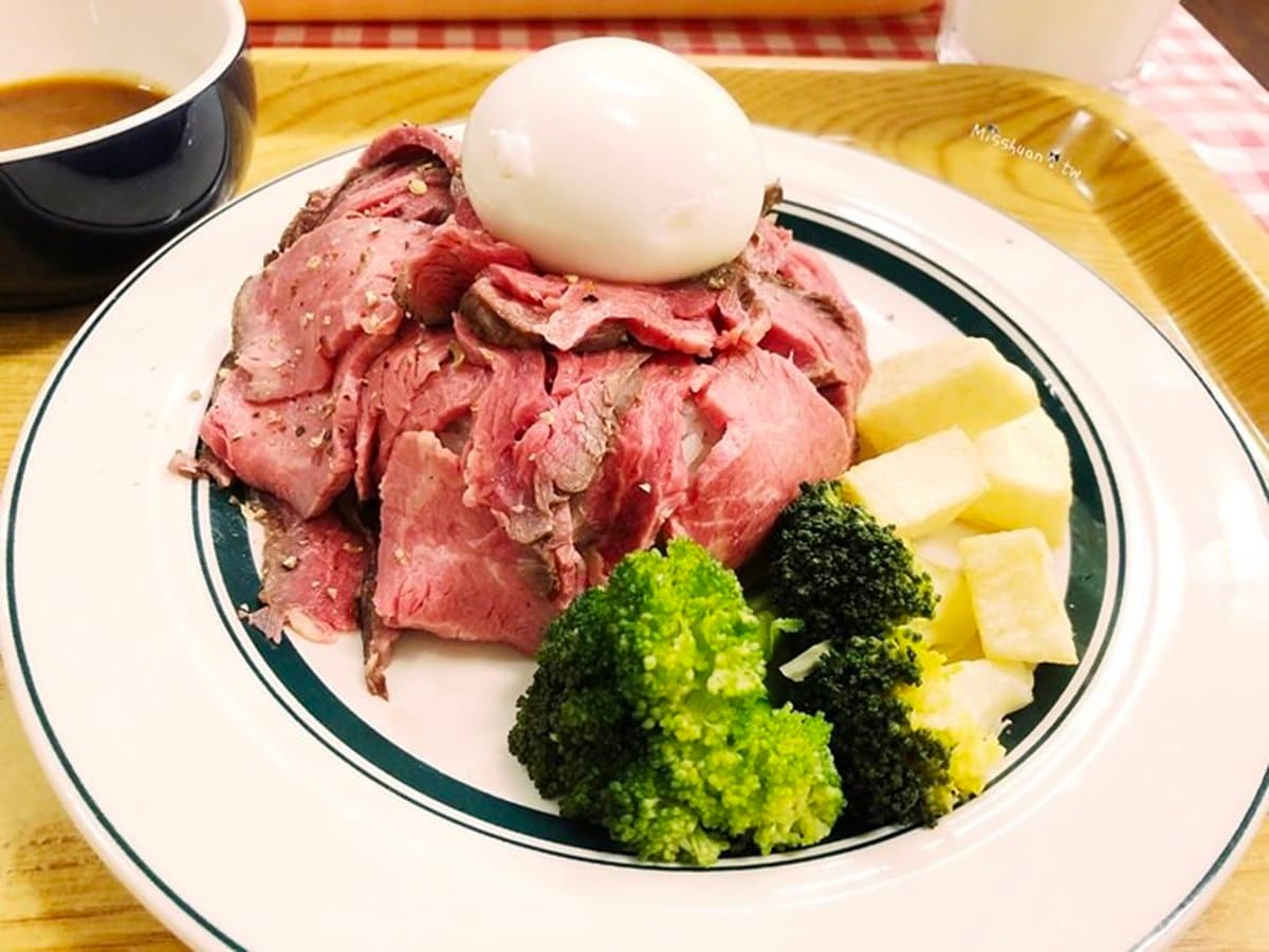 從台式吃到日式！台中人都在推「向上市場」周邊這7間：煙燻鴨香飯、薄切燒牛肉飯