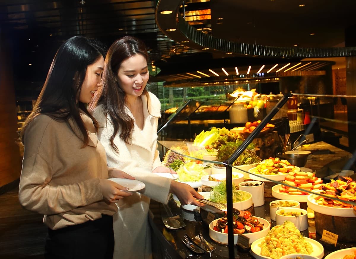 全台首創「30小時吃到飽」！不到兩千元爽吃6餐、2大Buffet都能吃
