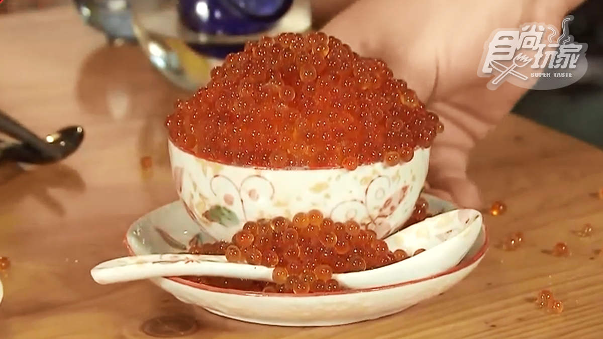 太犯規!正統九州料理「鮭魚卵飯」滿到炸出來,還有炭烤豬腳超軟Q