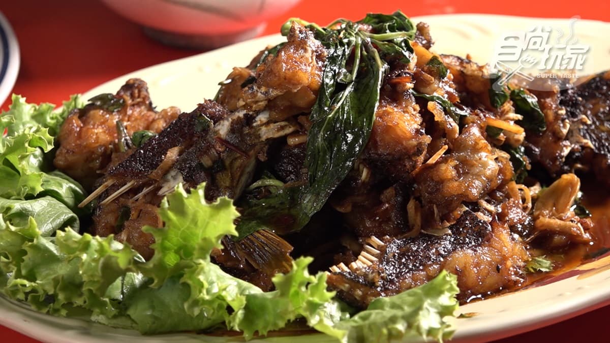 冰櫃就是菜單！台灣最南海產店必吃剝皮魚生魚片、三杯神仙魚、青龍辣椒魚湯