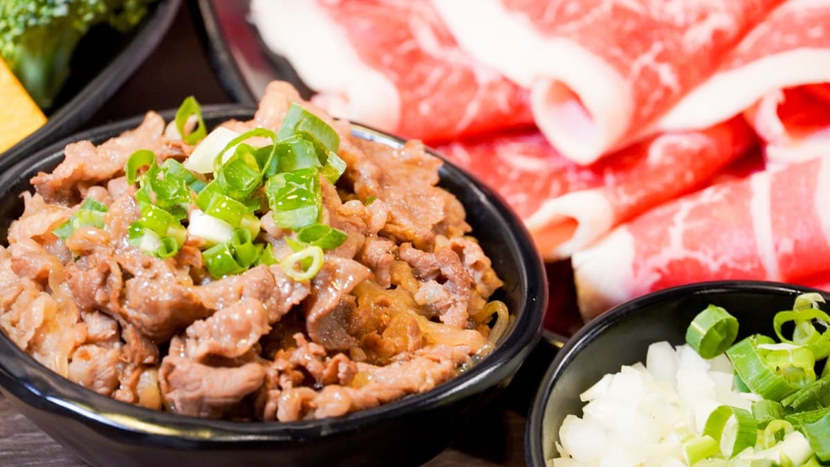 399元海陸吃到飽！「東吉水產」推超市個人鍋，頂級牛胸腹肉、海蝦通包