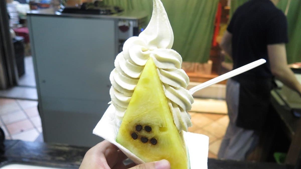 【全台30家手拿美食】網美街拍甜點、古早味小吃大變身，北中南東加外島通通吃得到
