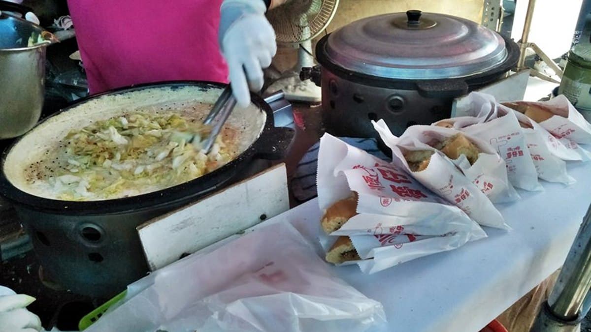 【全台30家手拿美食】網美街拍甜點、古早味小吃大變身，北中南東加外島通通吃得到