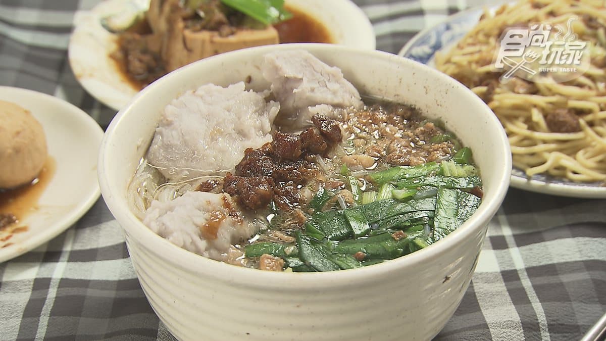 台中50年古早味！「米粉芋頭」湯清甜芋綿密，配祕密武器「老滷」超對味