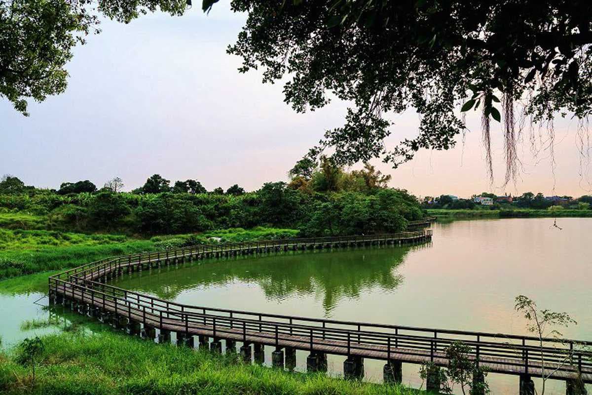 台南也可以這樣玩！10條親子步道輕鬆走，祕境森林拍網美照、賞月牙海灣