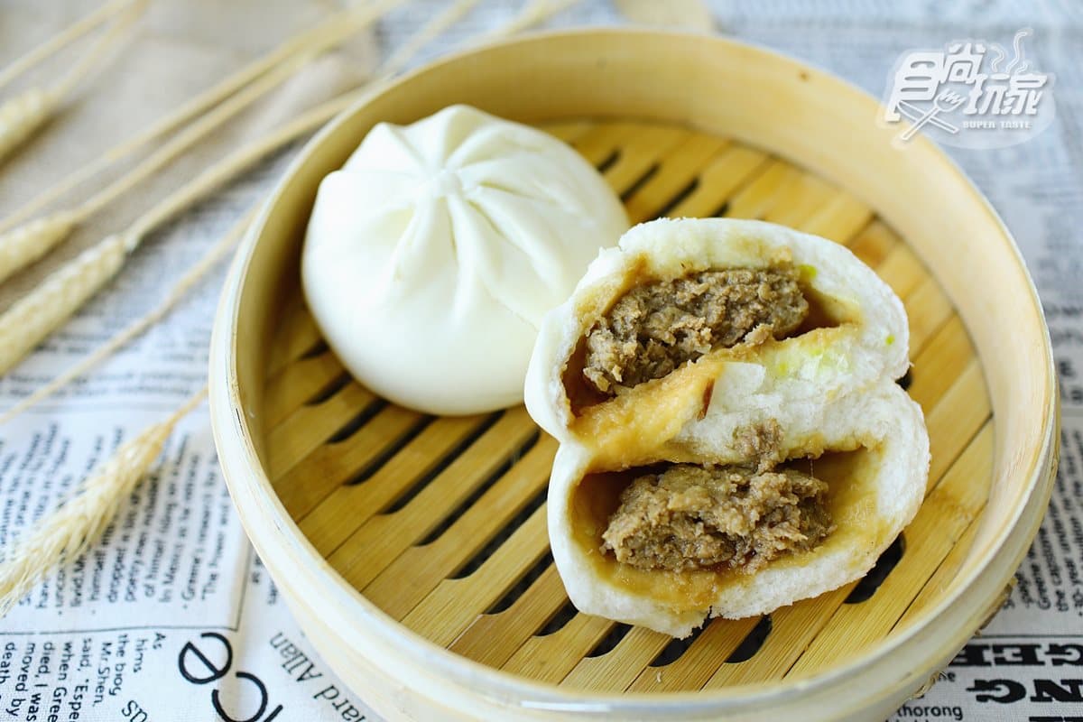 包子界極品每口都是滿滿的料！香Q老麵皮配香濃起司、鹹蛋黃奶黃好誘人