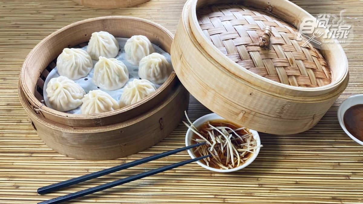 嘉義版鼎泰豐！鮮甜小籠湯包肉汁四溢，必配肉筋菜頭湯、酸辣湯